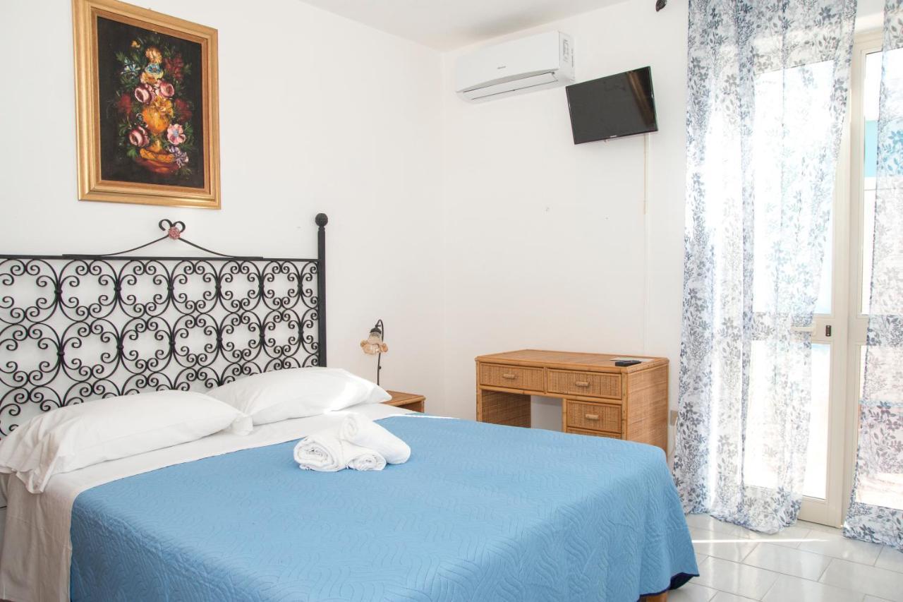 Hotel Punto Azzurro Forio di Ischia エクステリア 写真